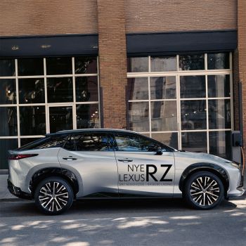 Lexus RZ bildekor